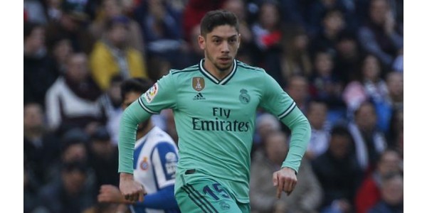 Real Madrid setzte sich gegen RCD Espanyol mit 2: 0 durch
